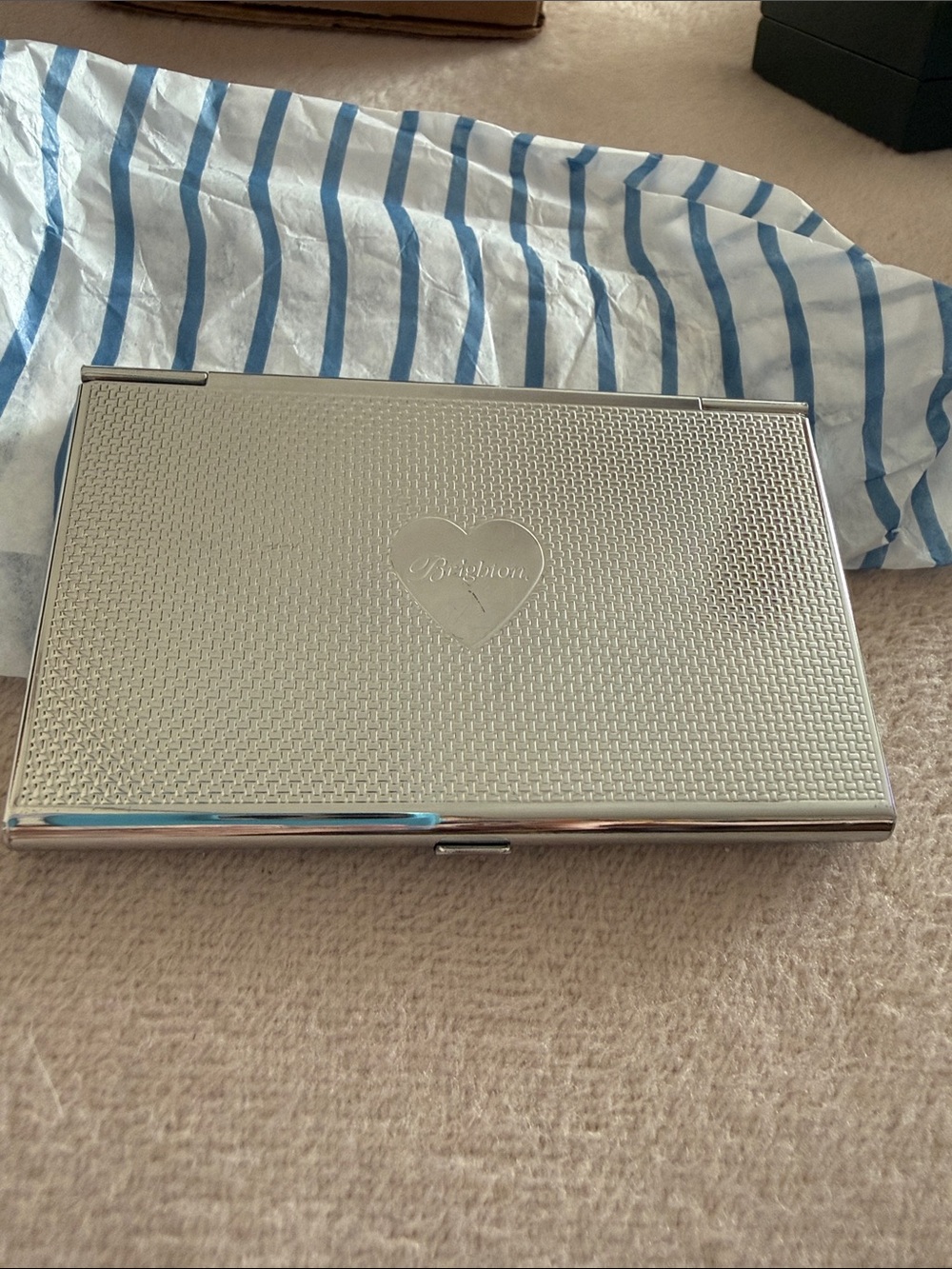 Brighton White Illustrated Card & Key Holder with Red Accent - Picture 2 of 6